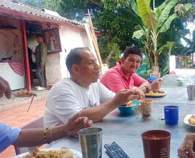 La mesa compartida en la finca